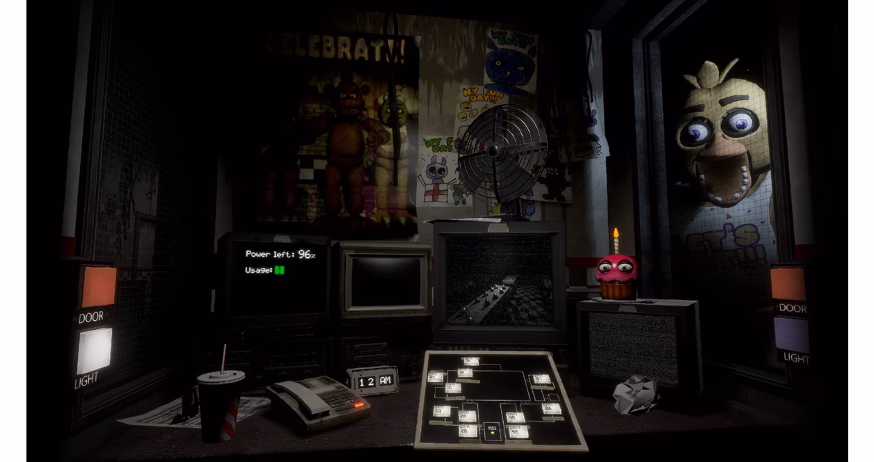 Five Nights at Freddy’s - animatronics approaching the office